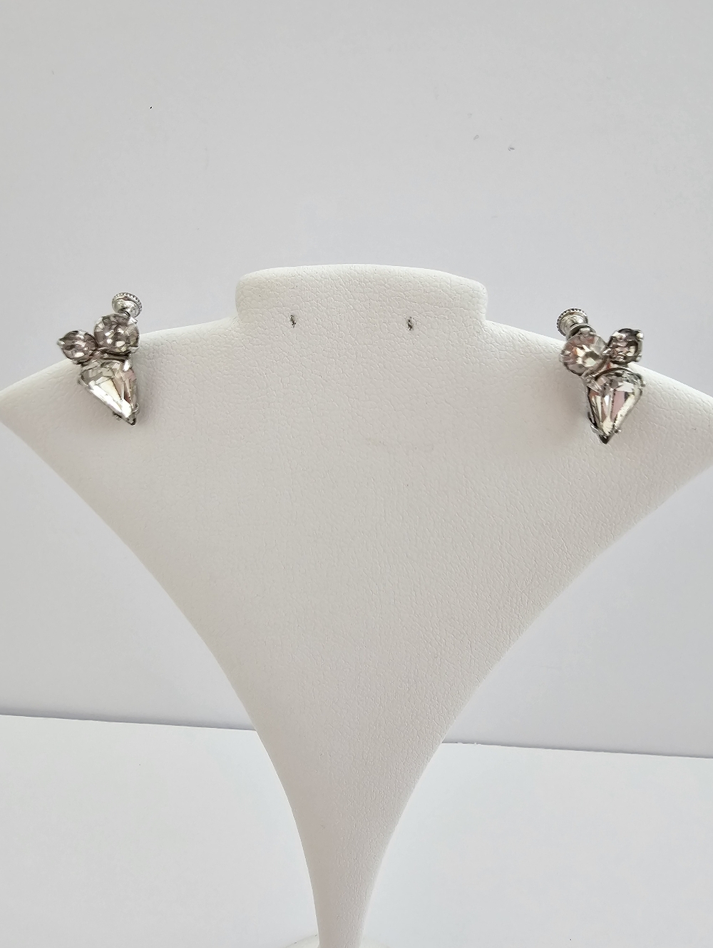 Vintage 1950s Clear Rhinestone Screw-Back Earrings - Silver Tone Pear & Chaton